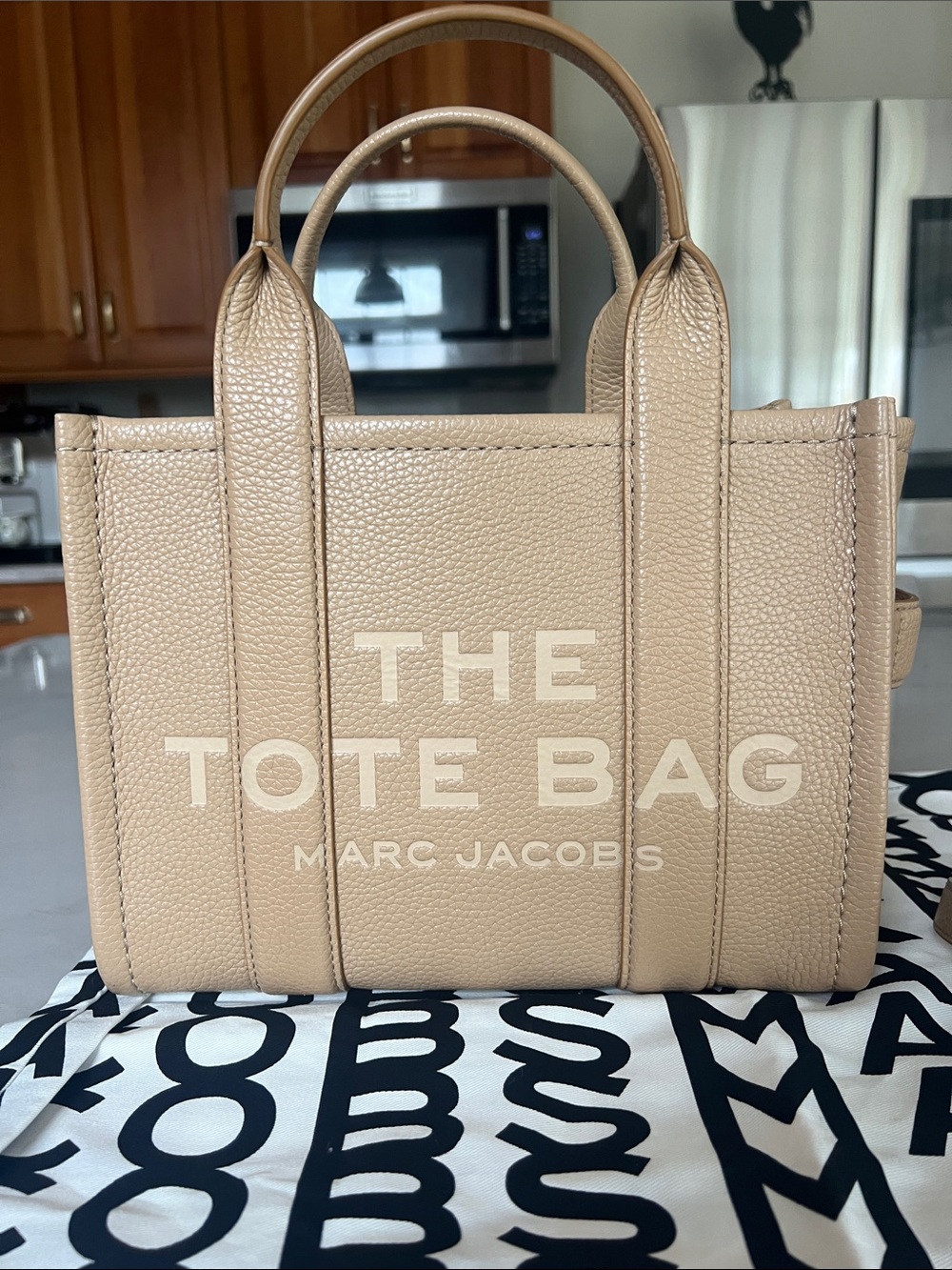 Marc Jacobs The Tote Bag Small Leather in Beige